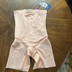NWT HONEYLOVE SUPERPOWER SHORTS